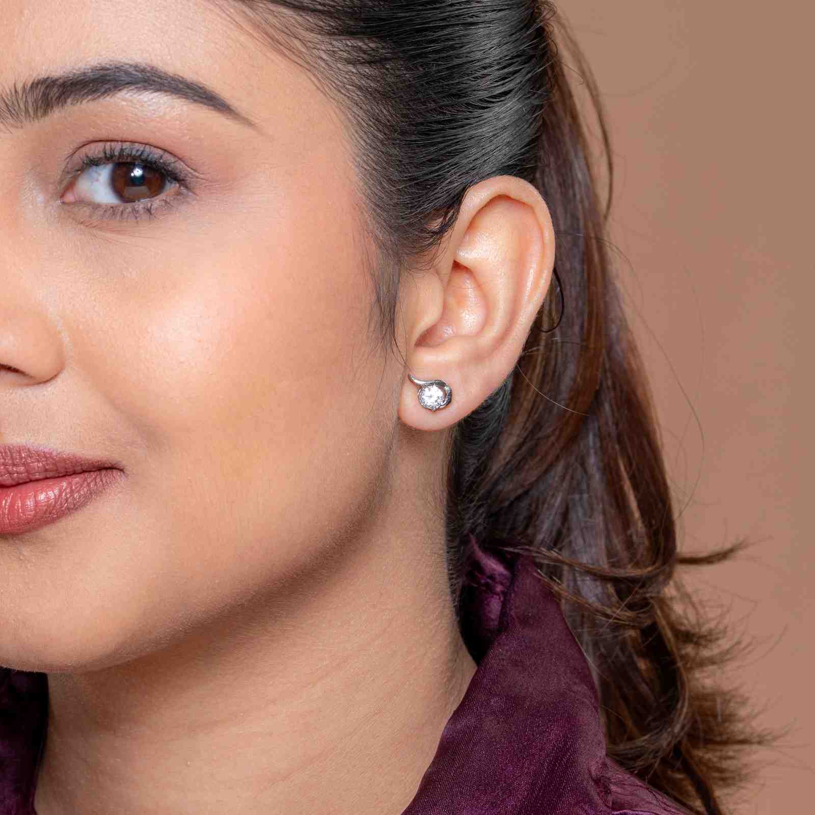 925 Sterling Silver Elegant Floral Solitaire Stud Earrings