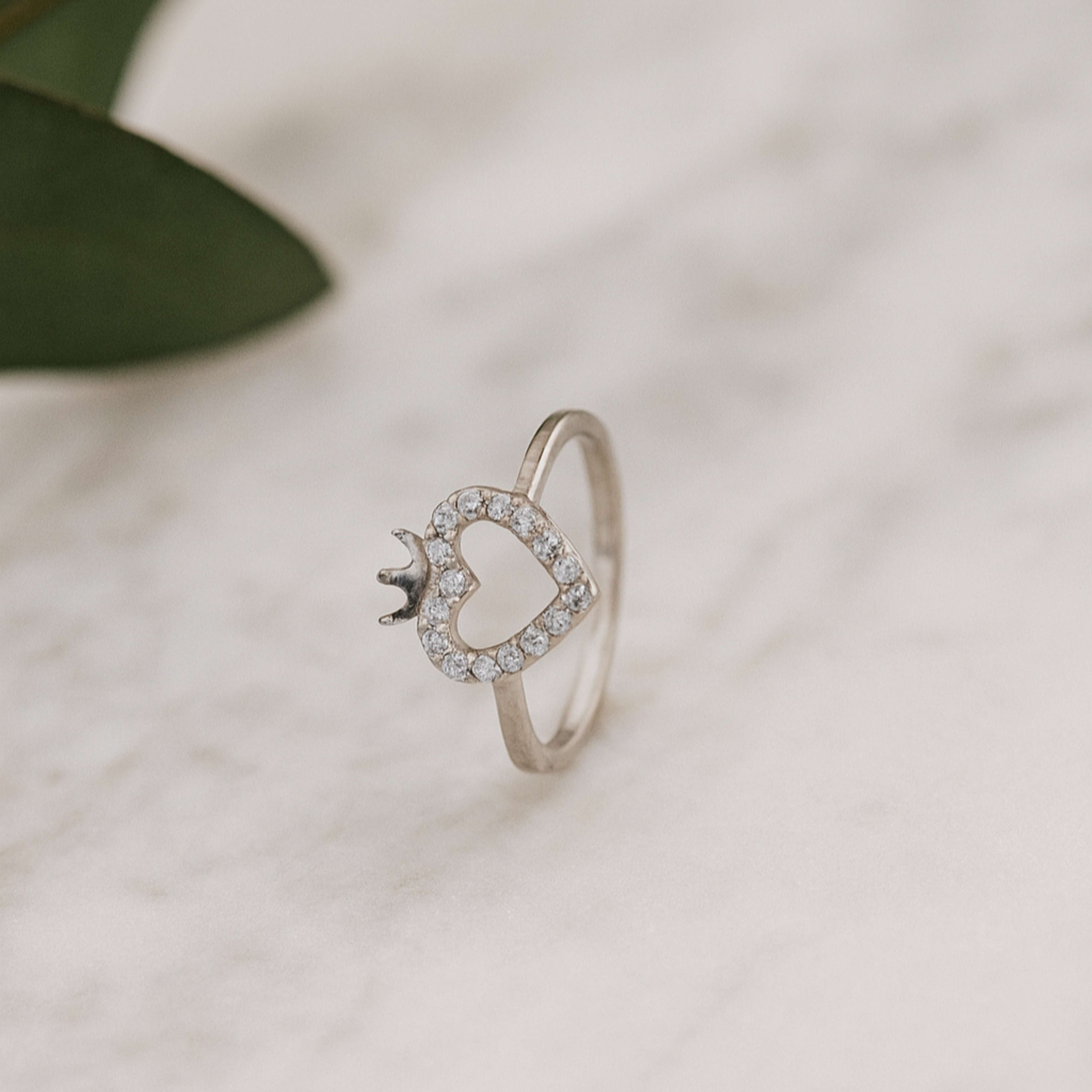 Reegalia Sparkling Heart Ring – 925 Sterling Silver