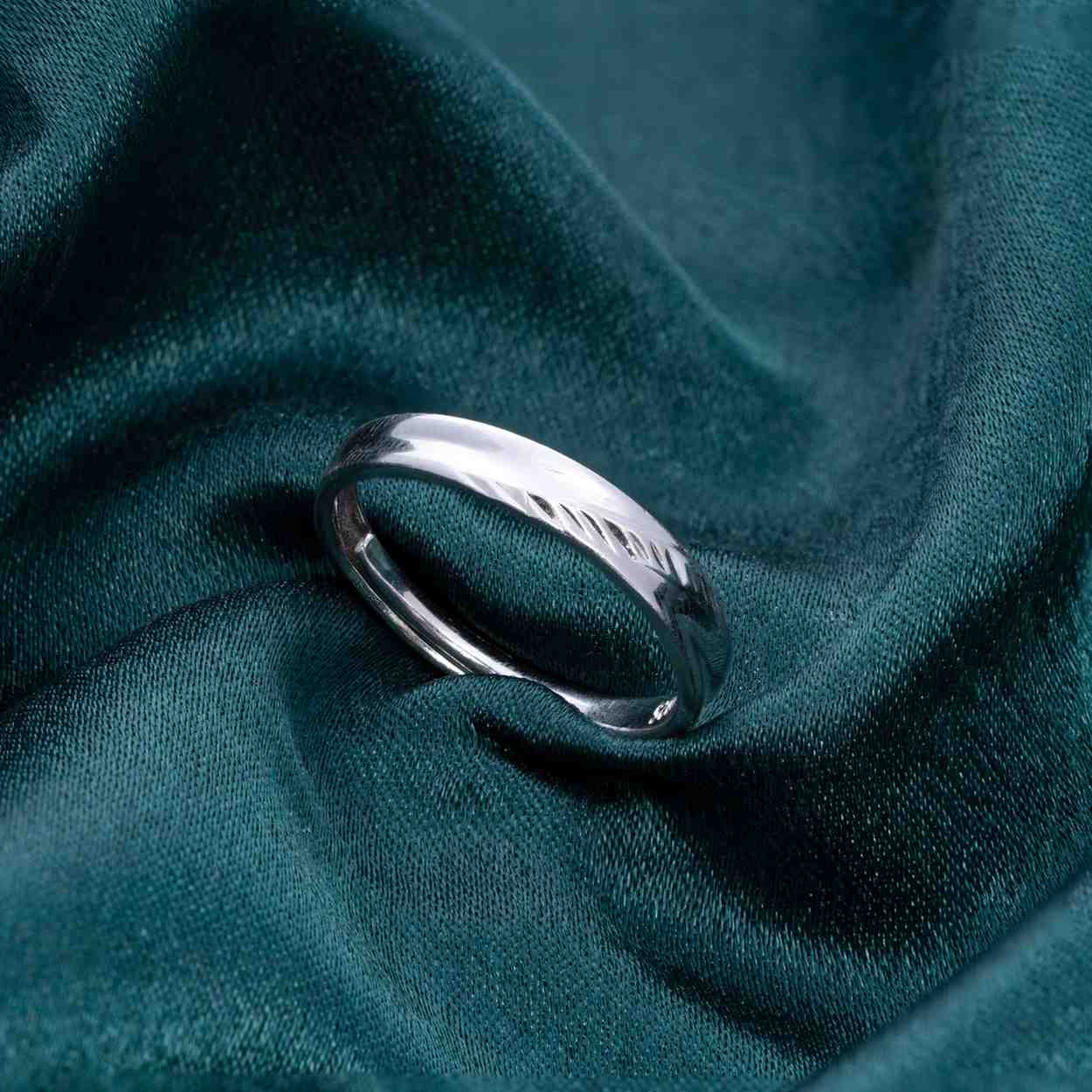 925 Sterling Silver Textured Leaf Pattern Band Adjustable Ring