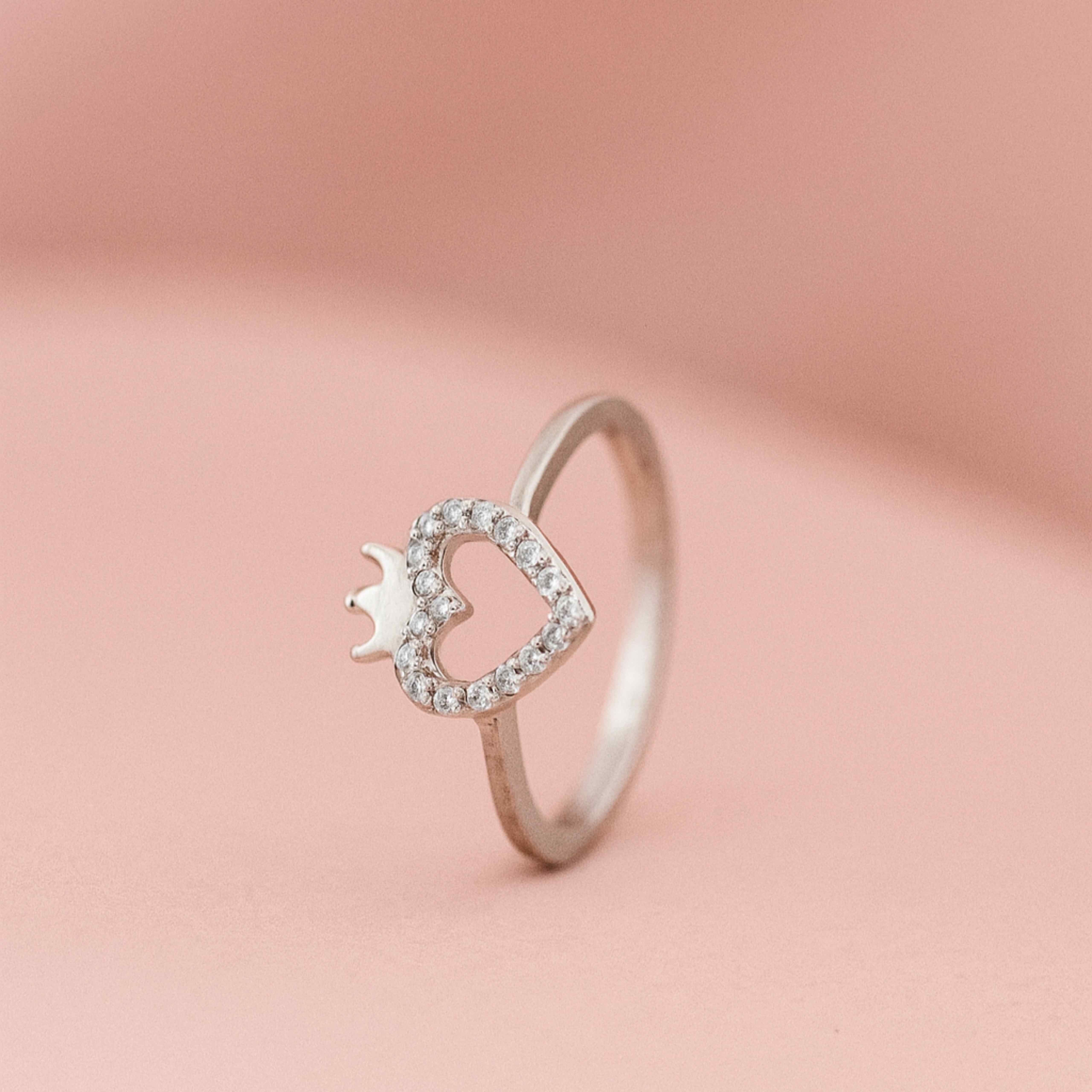 Reegalia Sparkling Heart Ring – 925 Sterling Silver